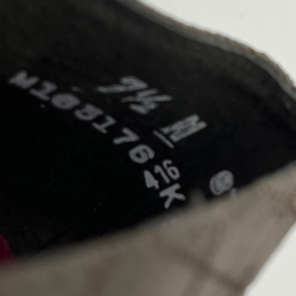 Munro Tallie Slip On Suede Gray Quilted Pattern Flat; Size 7.5N - Picture 10 of 11